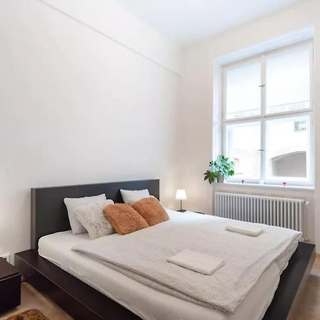 Luxury Apartment On Old Town Square Prague Exterior photo