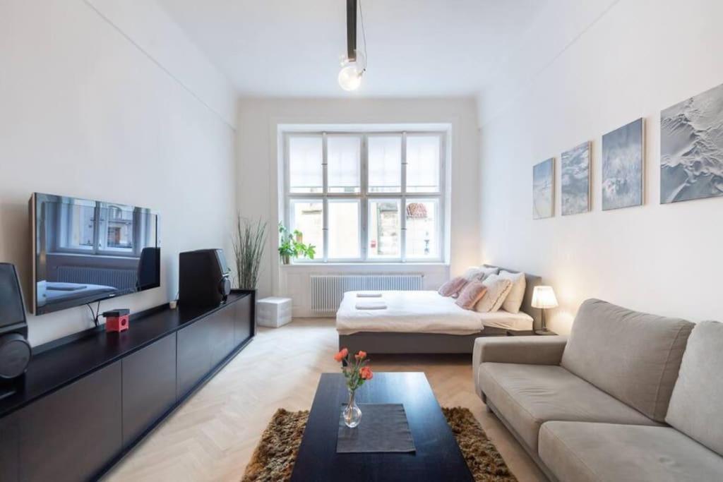 Luxury Apartment On Old Town Square Prague Exterior photo